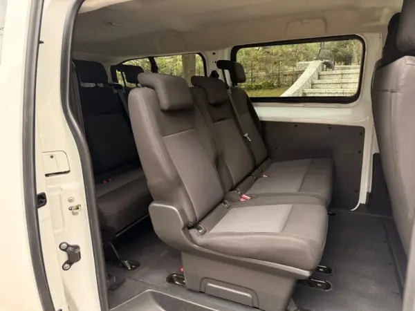 Peugeot Traveller 9 lugares 12