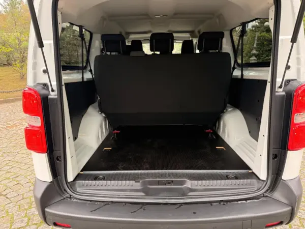 Peugeot Traveller 9 lugares 18