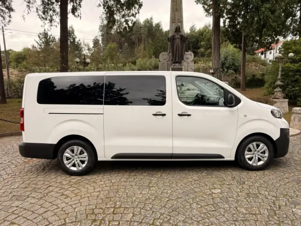 Peugeot Traveller 9 lugares 23