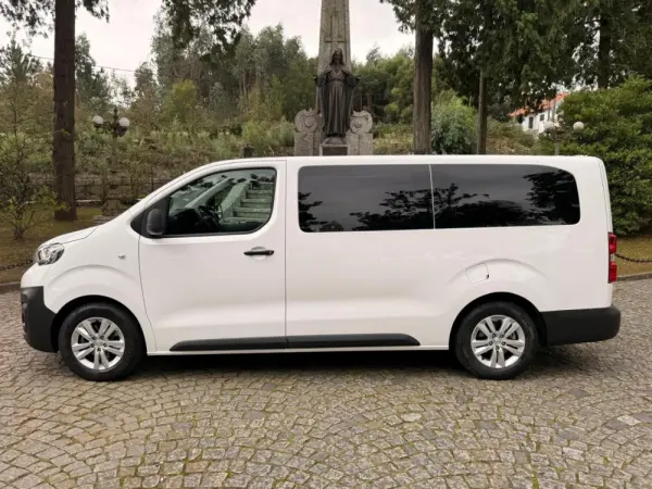 Peugeot Traveller 9 lugares 28