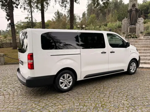 Peugeot Traveller 9 lugares 27