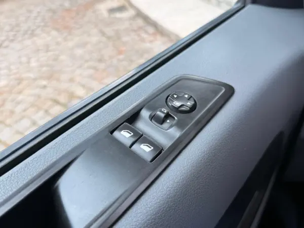 Peugeot Traveller 9 lugares 31