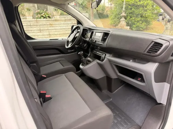 Peugeot Traveller 9 lugares 33