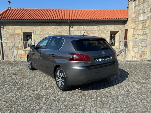 Peugeot 308 1.2 PureTech Allure EAT8 4
