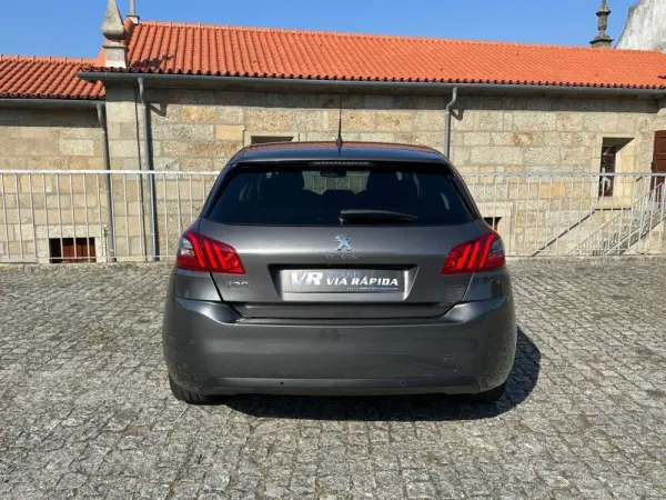 Peugeot 308 1.2 PureTech Allure EAT8 5