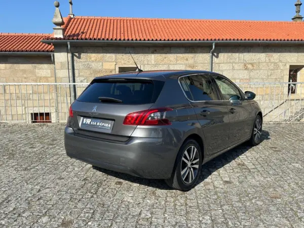 Peugeot 308 1.2 PureTech Allure EAT8 6