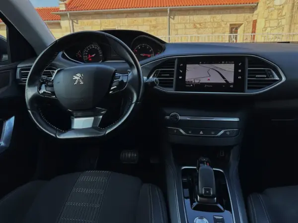 Peugeot 308 1.2 PureTech Allure EAT8 7