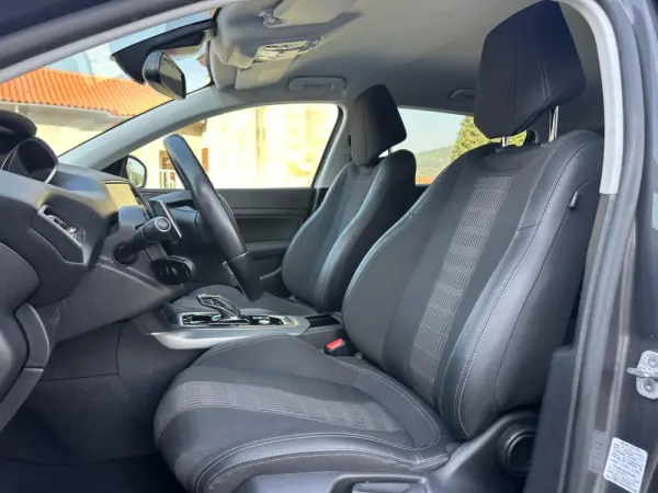 Peugeot 308 1.2 PureTech Allure EAT8 10