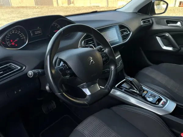 Peugeot 308 1.2 PureTech Allure EAT8 21
