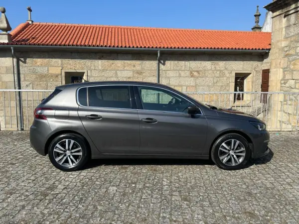 Peugeot 308 1.2 PureTech Allure EAT8 26
