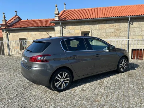 Peugeot 308 1.2 PureTech Allure EAT8 27