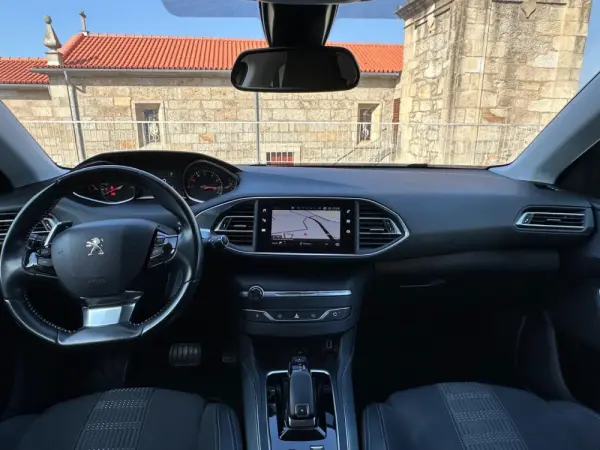 Peugeot 308 1.2 PureTech Allure EAT8 34