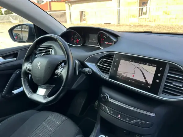 Peugeot 308 1.2 PureTech Allure EAT8 39