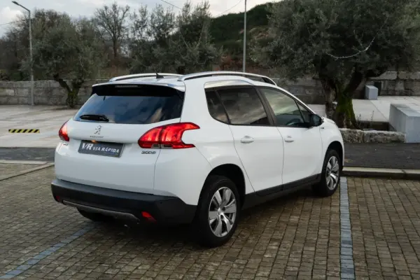 Peugeot 2008 1.2 PureTech Style 4