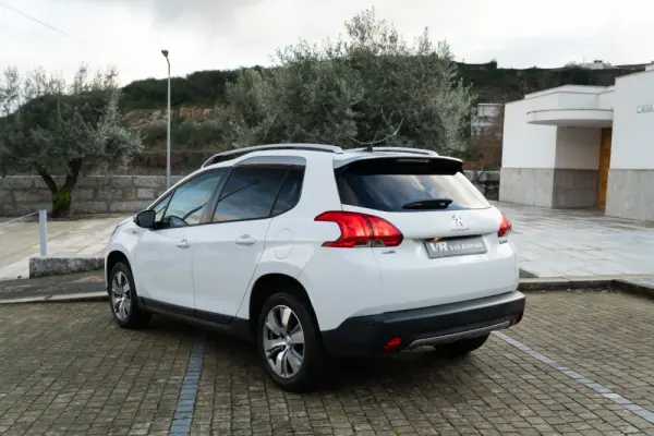 Peugeot 2008 1.2 PureTech Style 6