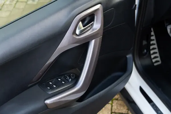 Peugeot 2008 1.2 PureTech Style 16