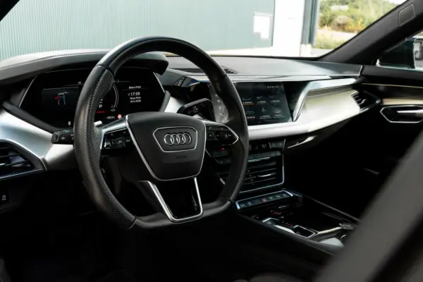 Audi e-tron GT quattro 10
