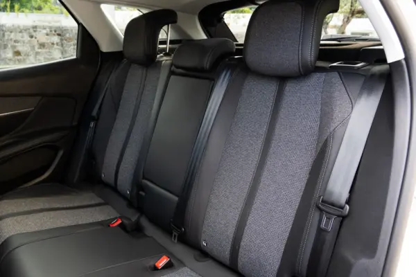 Peugeot 3008 1.2 PureTech Allure Pack 9