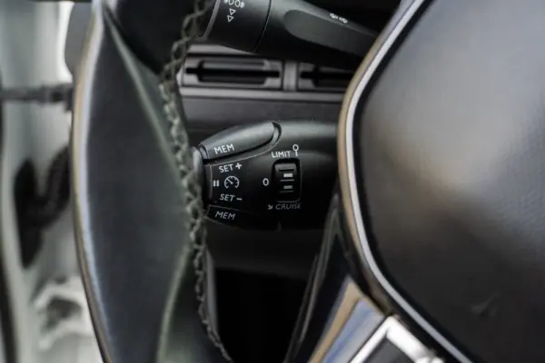 Peugeot 3008 1.2 PureTech Allure Pack 24