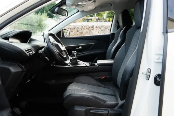 Peugeot 3008 1.2 PureTech Allure Pack 27