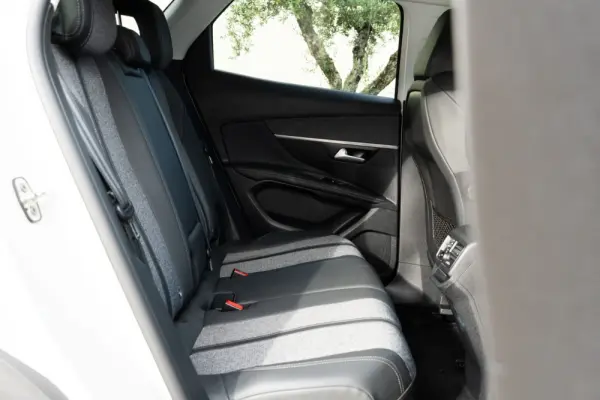 Peugeot 3008 1.2 PureTech Allure Pack 28