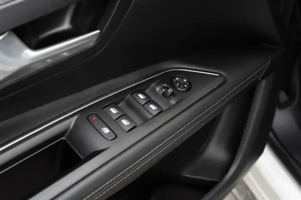 Peugeot 3008 1.2 PureTech Allure Pack 34