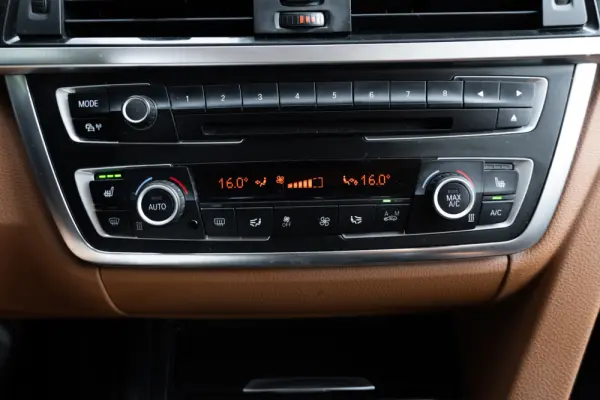 BMW 320 d xDrive Line Luxury 19
