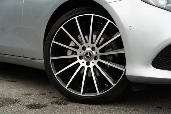 Mercedes-Benz E 220 D Avantgarde 30