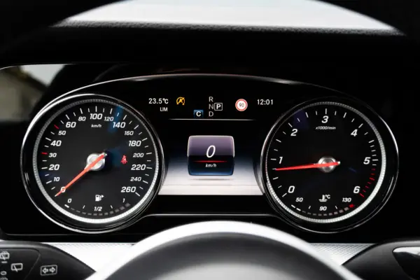 Mercedes-Benz E 220 D Avantgarde 12