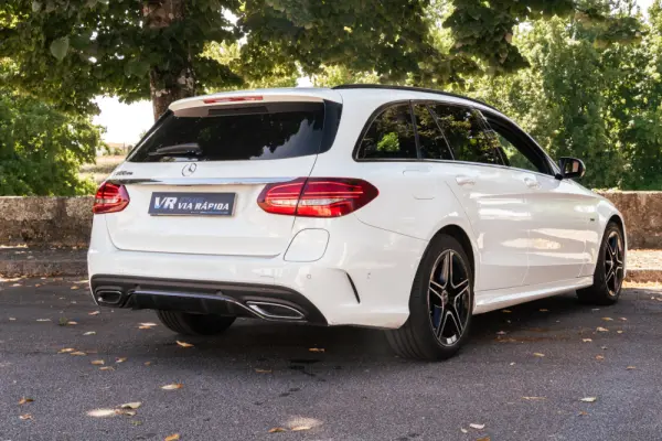 Mercedes-Benz C 300 de AMG Line 4