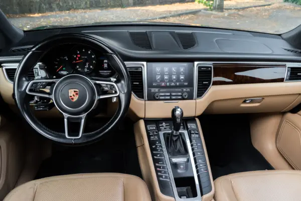 Porsche Macan PDK 10