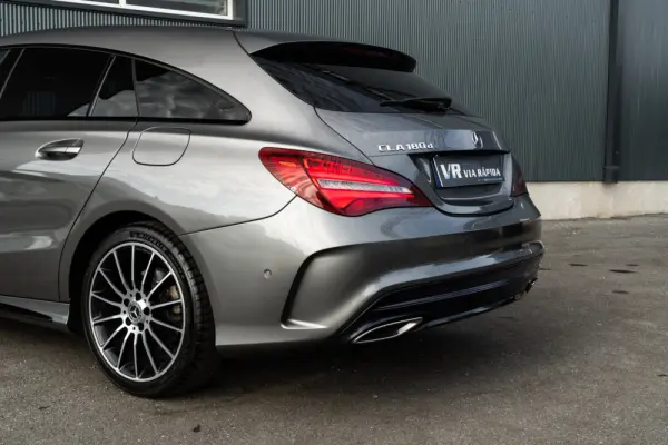 Mercedes-Benz CLA 180 d Shooting Brake AMG Line 43