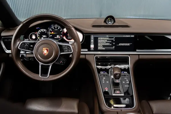 Porsche Panamera Sport Turismo 4 E-Hybrid Platinum Edition PDLS 10