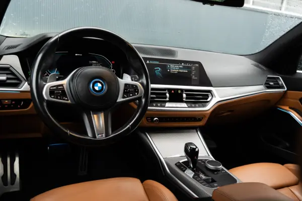 BMW 330 e Pack M Auto 7