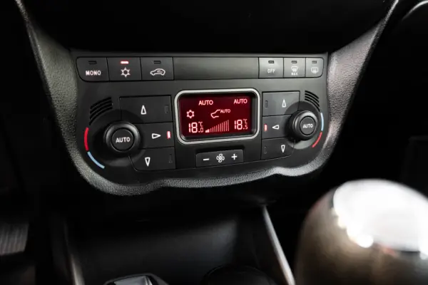 Alfa Romeo MiTo 1.3 JTDM Distinctive 17