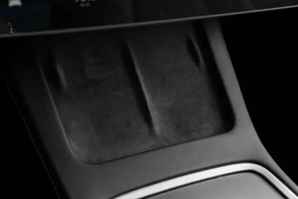 Tesla Model Y Long Range Dual Motor AWD 41