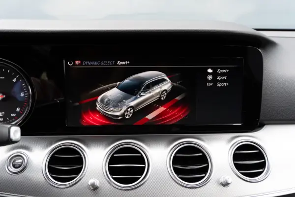 Mercedes-Benz E 220 D Avantgarde 21