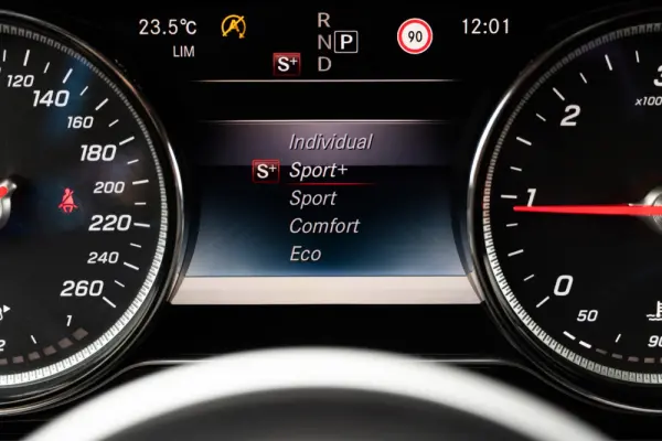 Mercedes-Benz E 220 D Avantgarde 14