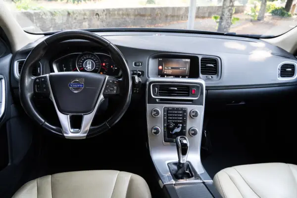 Volvo V60 Cross Country 2.0 D3 Momentum 10
