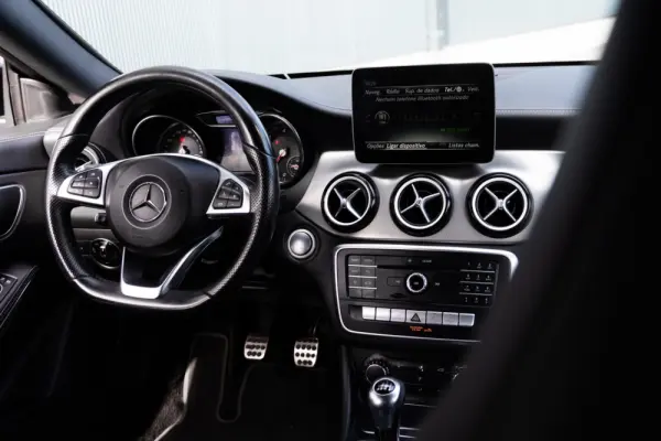 Mercedes-Benz CLA 180 d Shooting Brake AMG Line 11