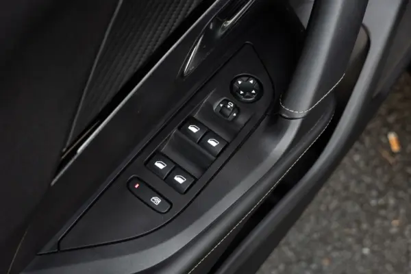 Peugeot 2008 1.2 PureTech GT 52
