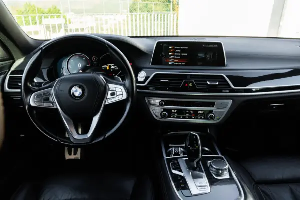 BMW 730 d Pack M Auto 10