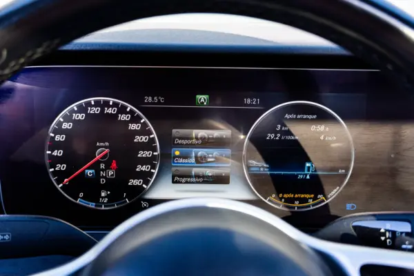 Mercedes-Benz E 220 d Avantgarde 12
