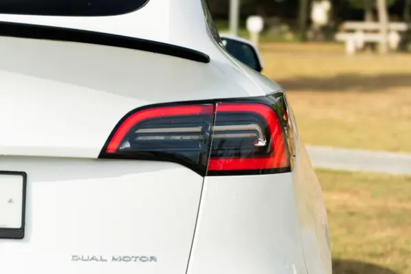 Tesla Model Y Long Range Dual Motor AWD 34