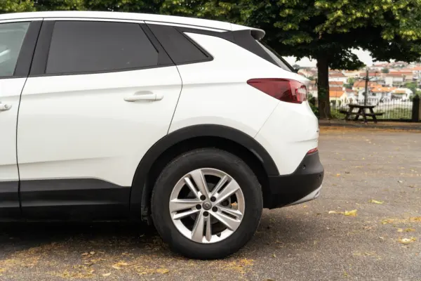 Opel Grandland X 1.2 T Business Edition 34