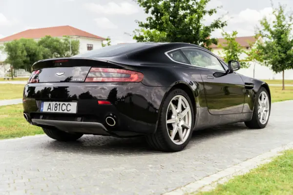 Aston Martin Vantage Coupe Sportshift 4