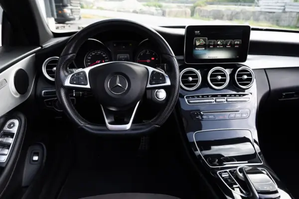 Mercedes-Benz C 220 d Cabrio 9G-Tronic AMG Line 7