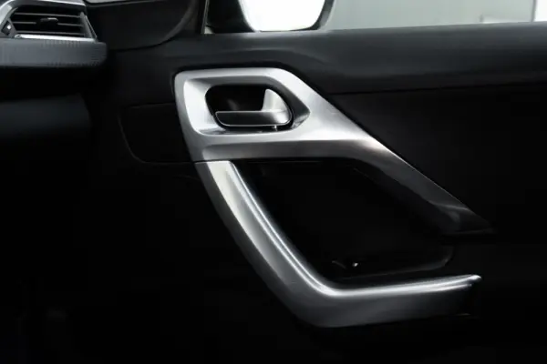 Peugeot 2008 1.2 PureTech Allure 38