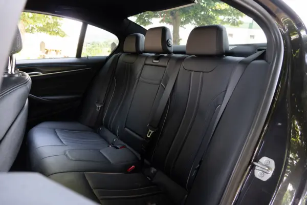 BMW 520 e Pack M 9
