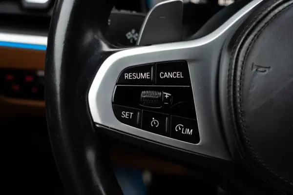 BMW 330 e Pack M Auto 42